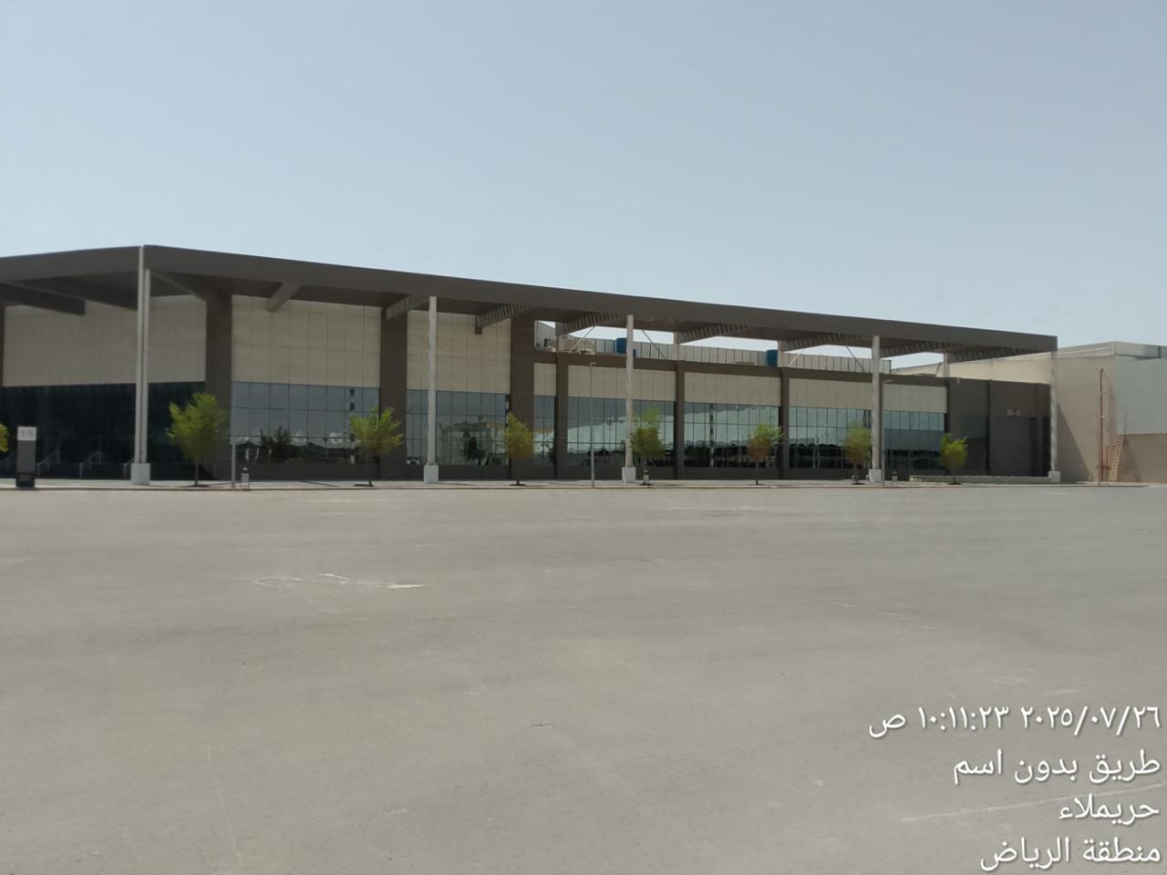 مظلة المدخل وتجهيز واجهة المنشأة